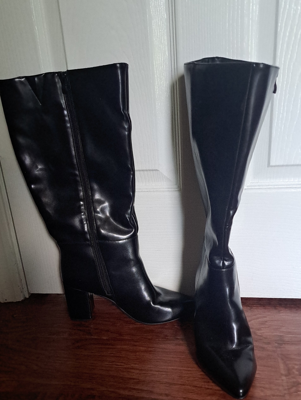 Classic Black Women’s Knee-High Heel Boots